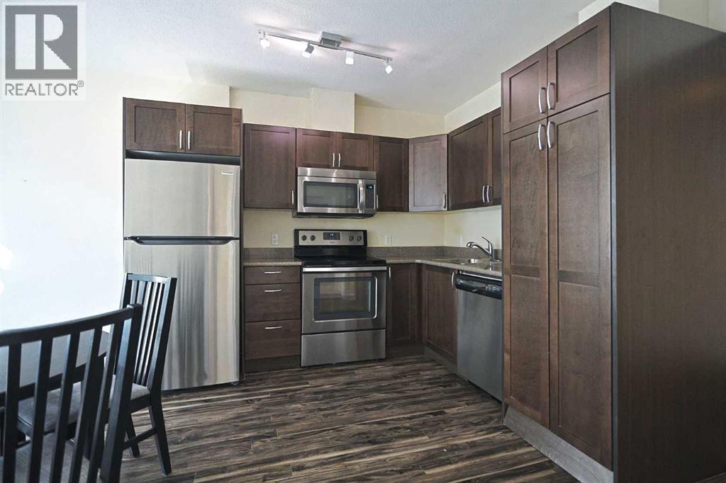 #904 10 Brentwood Common NW - 7