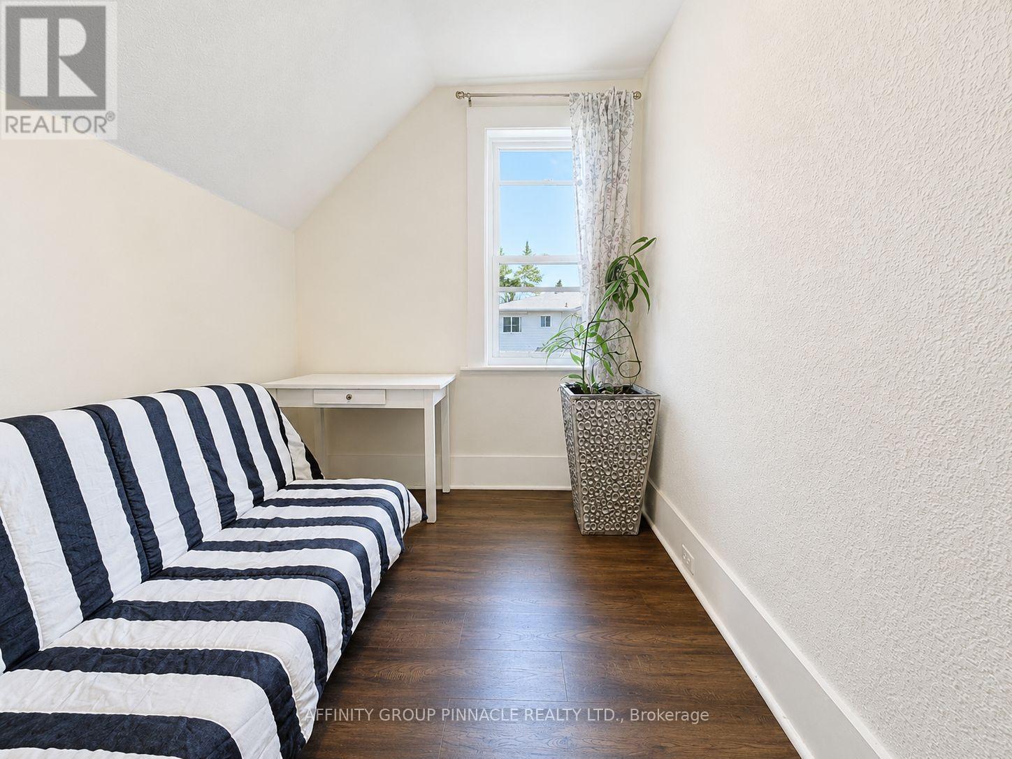 68 KING STREET - 32