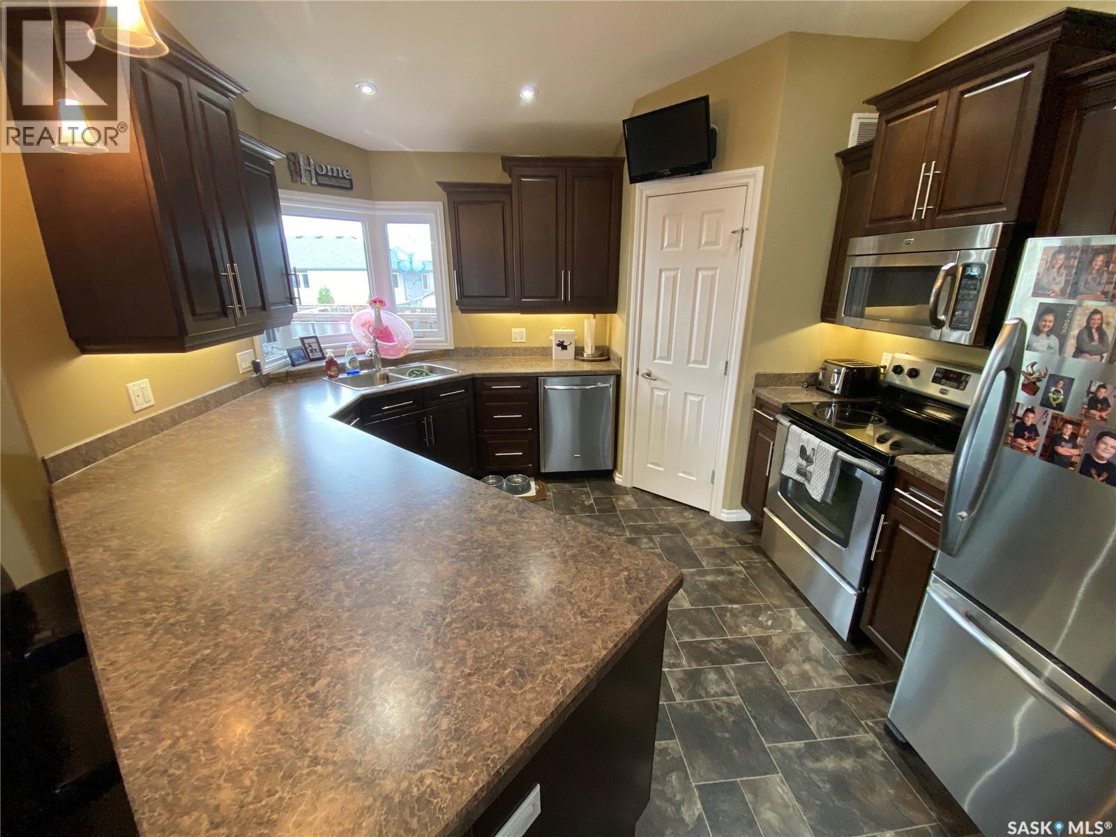 54 Madge WAY, Yorkton — photo 2