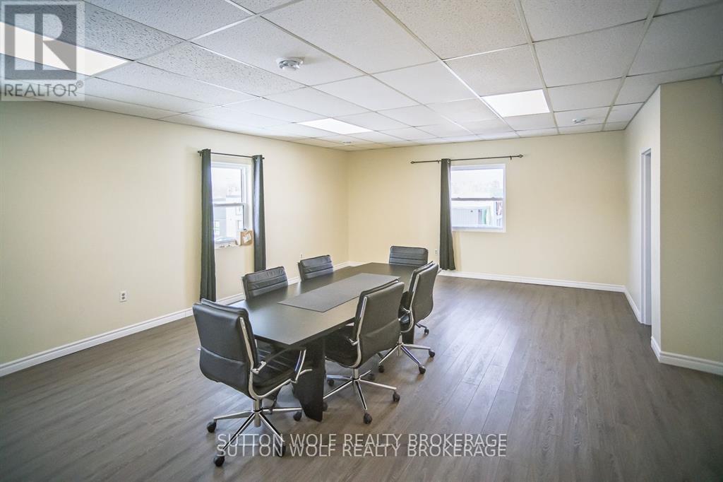48 FRONT STREET E, Strathroy-Caradoc (NE) — photo 2