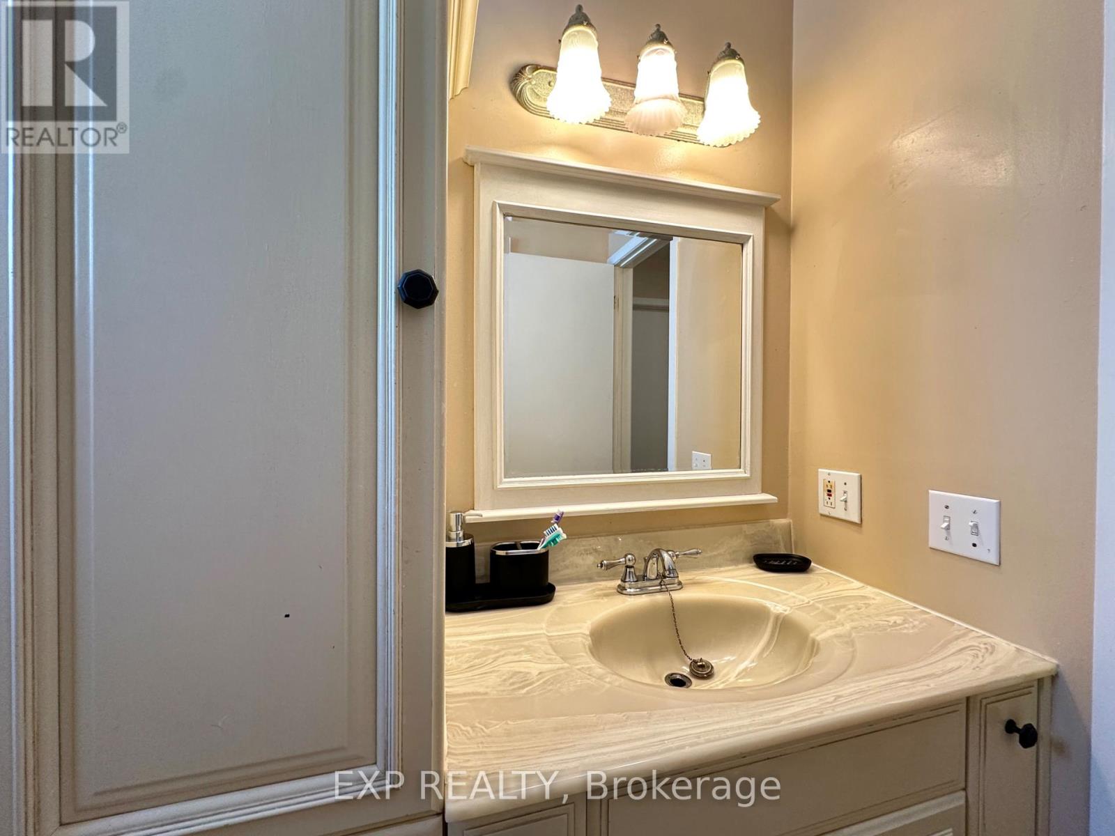 3 Bed, 2 Bath House for Rent in Ottawa – 35 BARRA AVENUE, Ottawa – MLS# X13650042 - Image 23