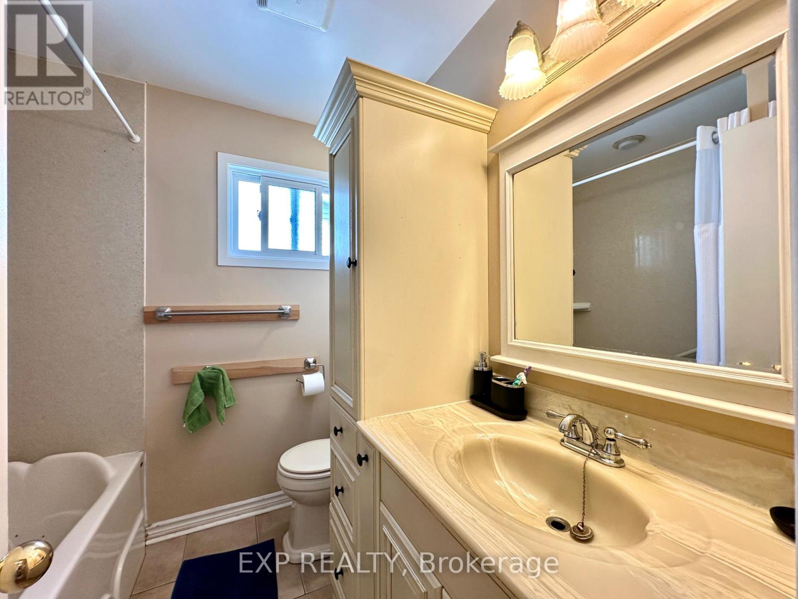 3 Bed, 2 Bath House for Rent in Ottawa – 35 BARRA AVENUE, Ottawa – MLS# X13650042 - Image 24
