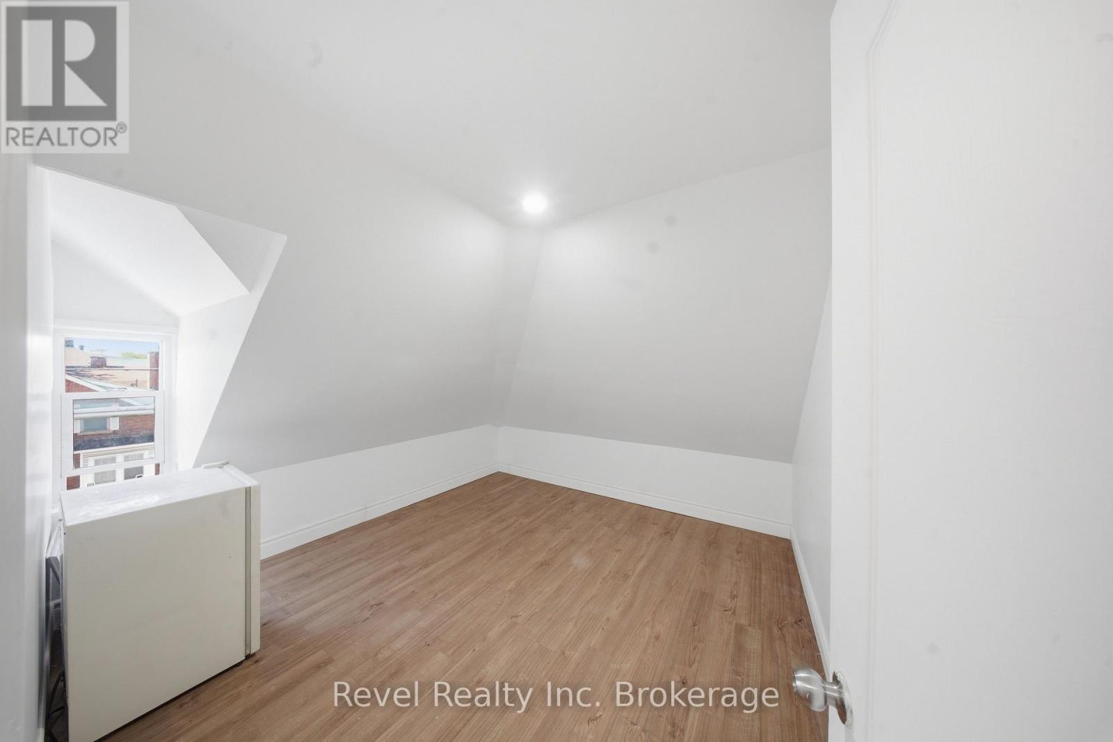 517 FISHER STREET S - Image 18