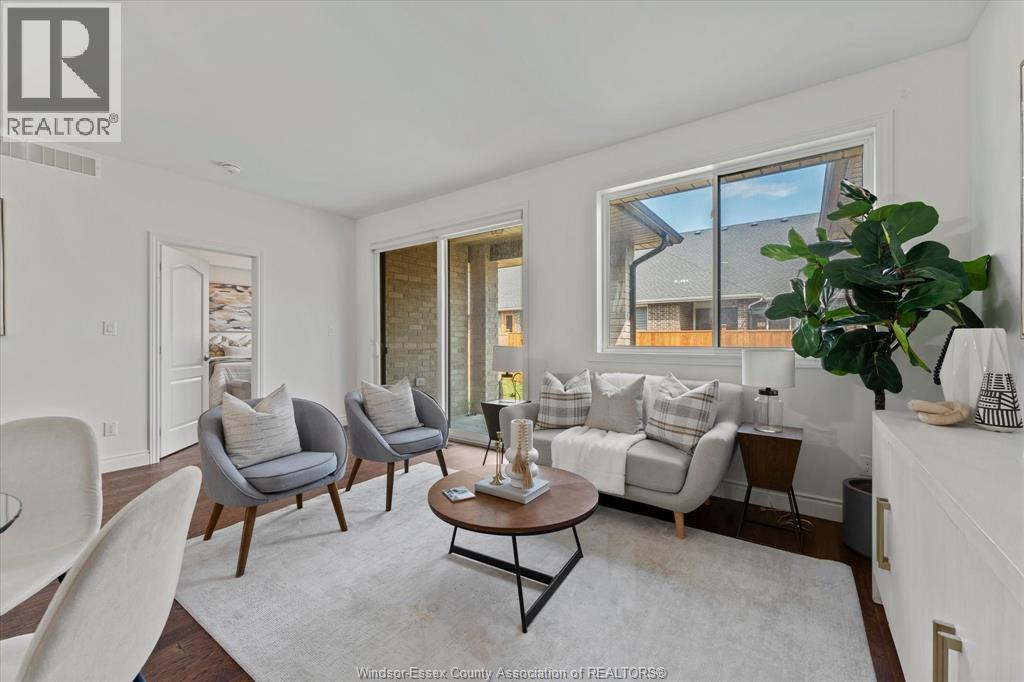 262 LIVINGSTONE CRESCENT - 17