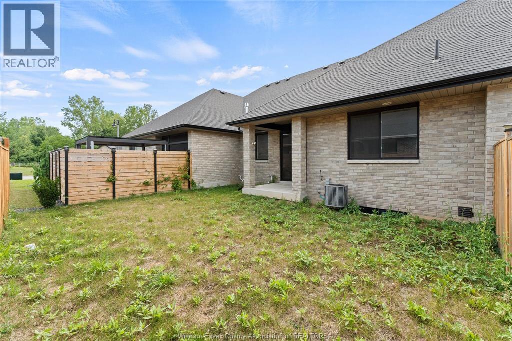 262 LIVINGSTONE CRESCENT - 37