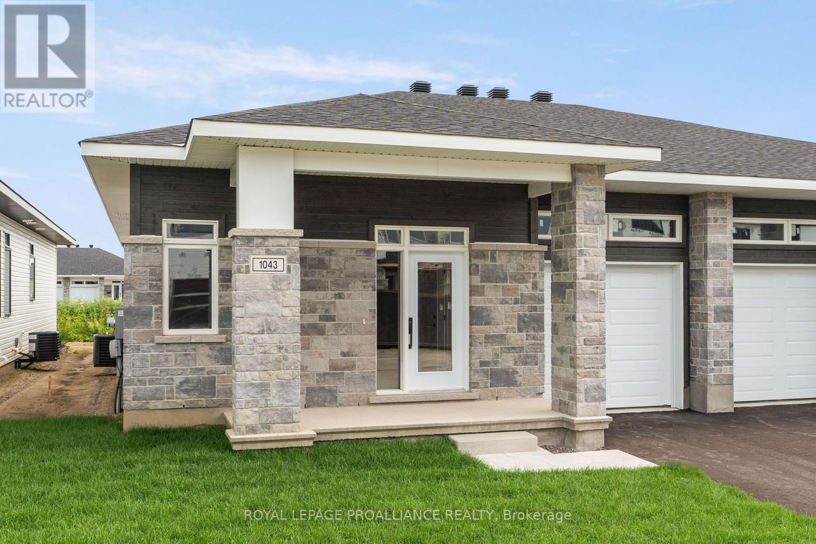 1043 MOORE STREET - 2