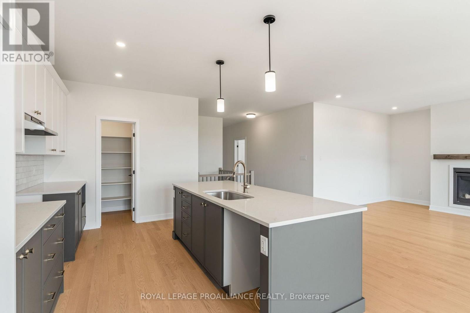 1043 MOORE STREET - 27