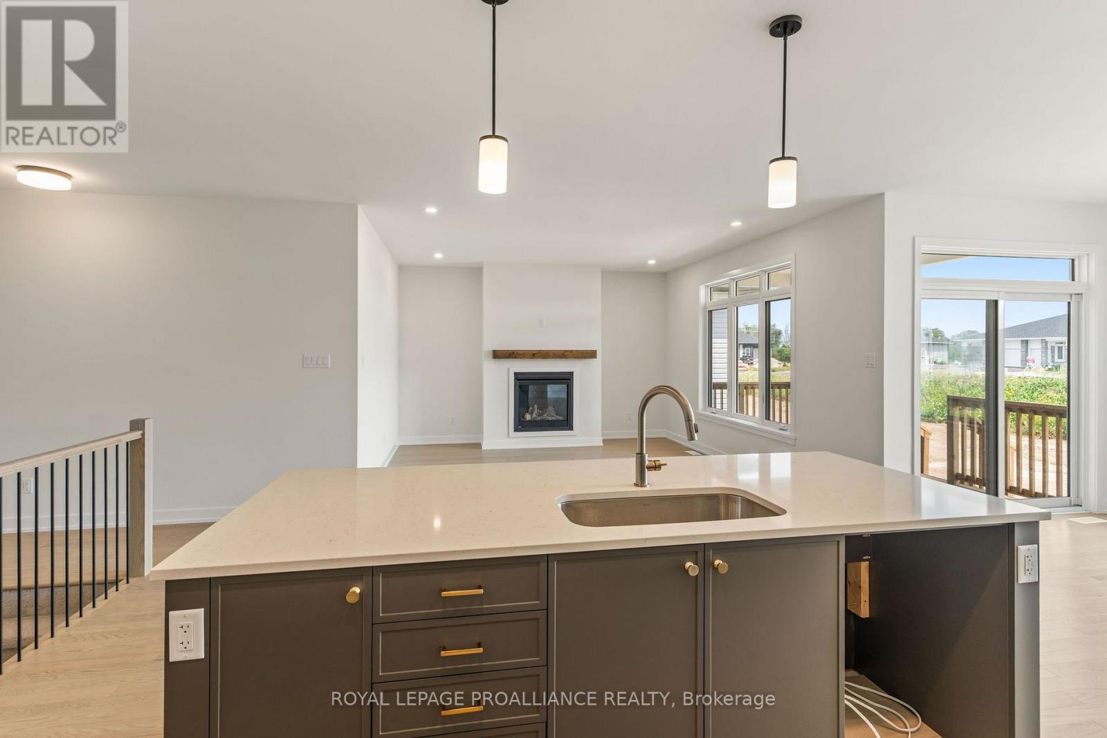 1043 MOORE STREET - 29