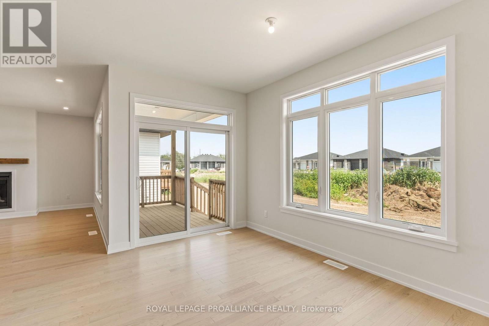 1043 MOORE STREET - Image 39