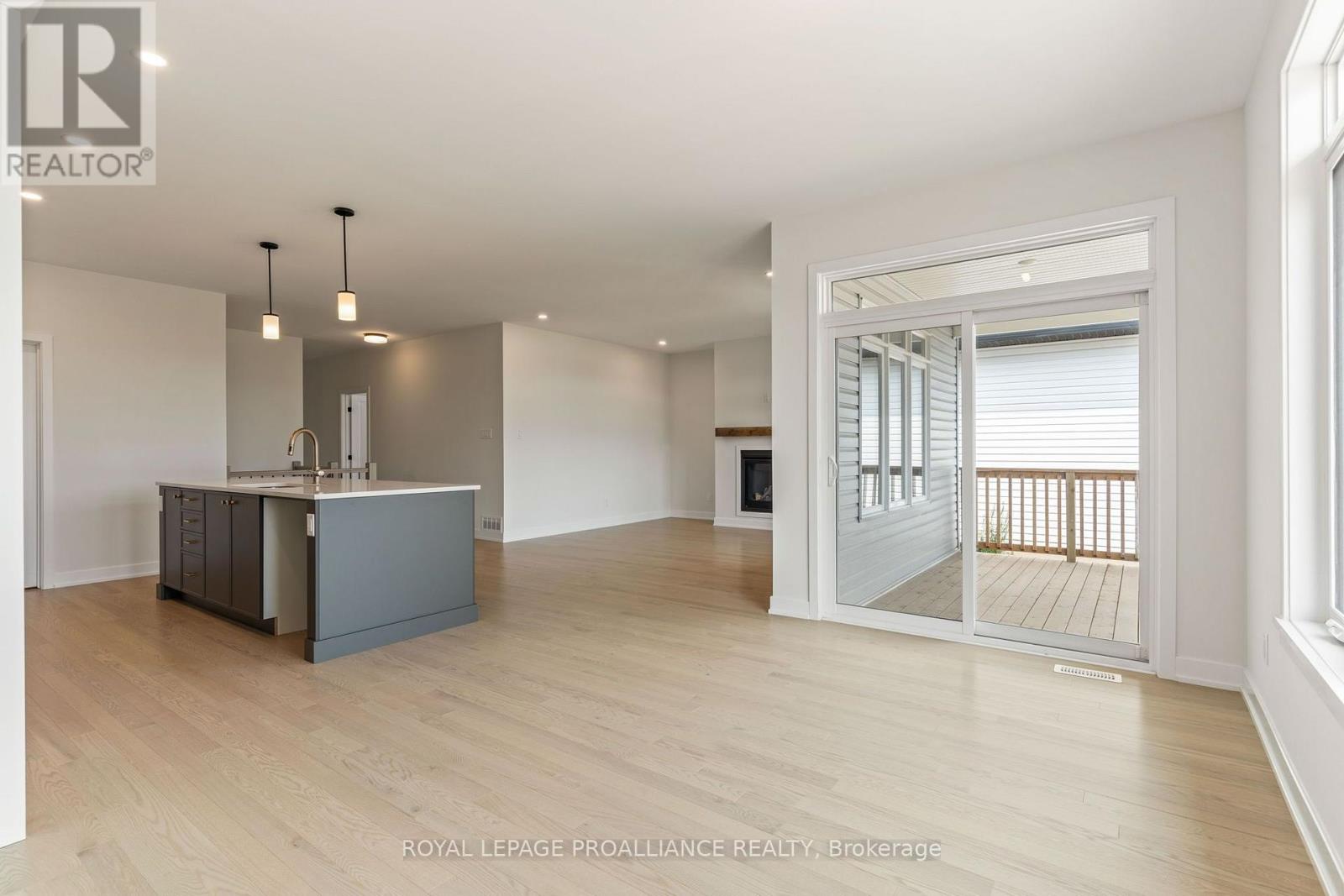 1043 MOORE STREET - 43