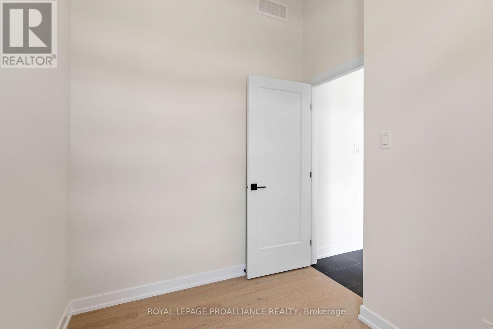 1043 MOORE STREET - Image 7
