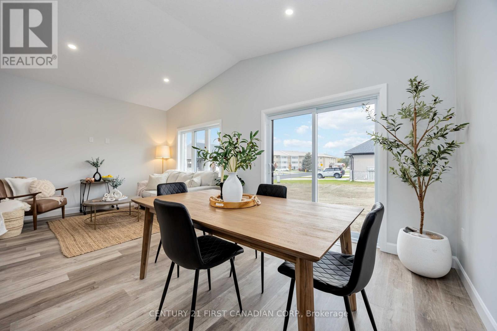 9 POSTMA CRESCENT - 13