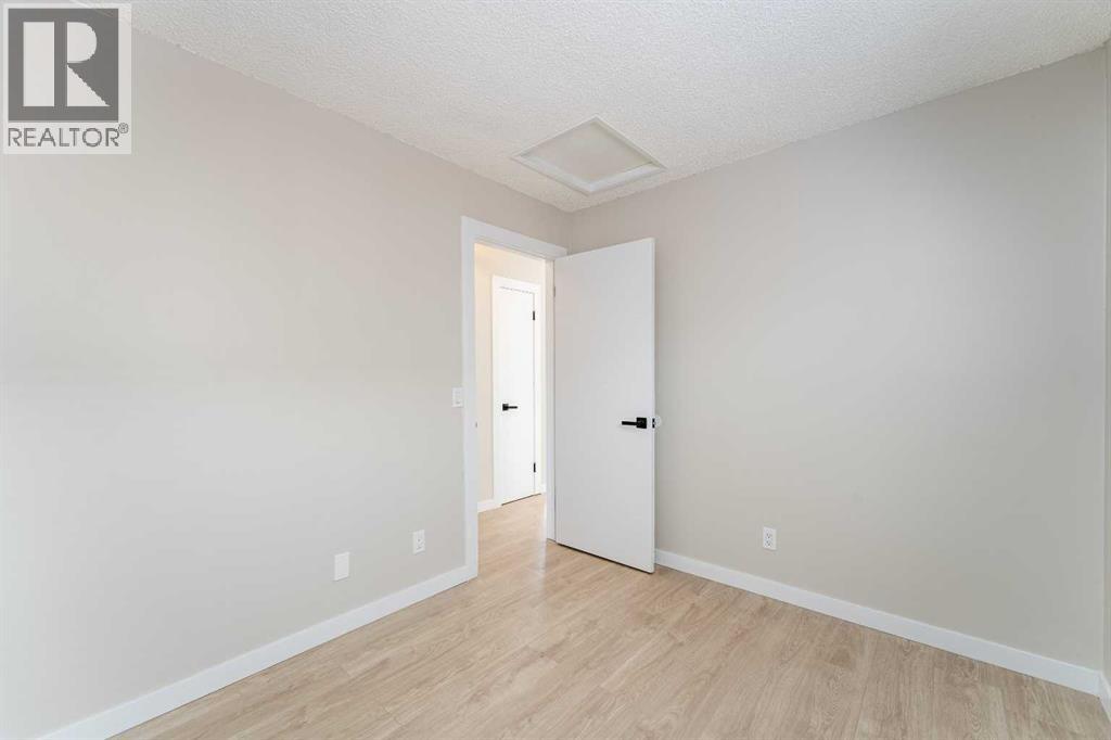 18 Falmere Way NE - 15