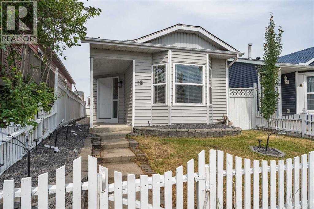 18 Falmere Way NE - 2