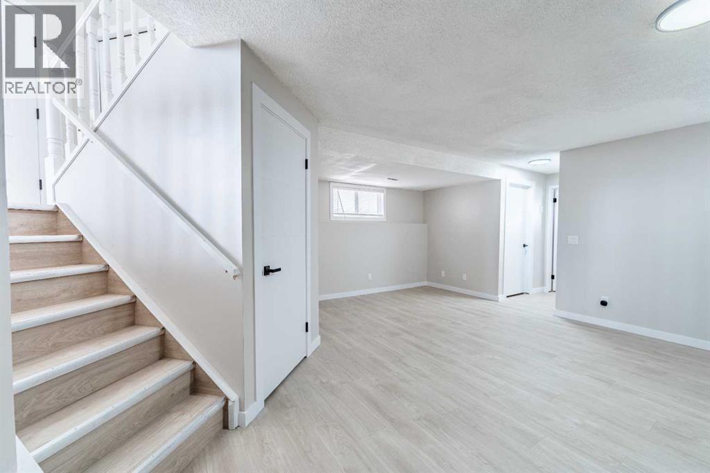 18 Falmere Way NE - 21