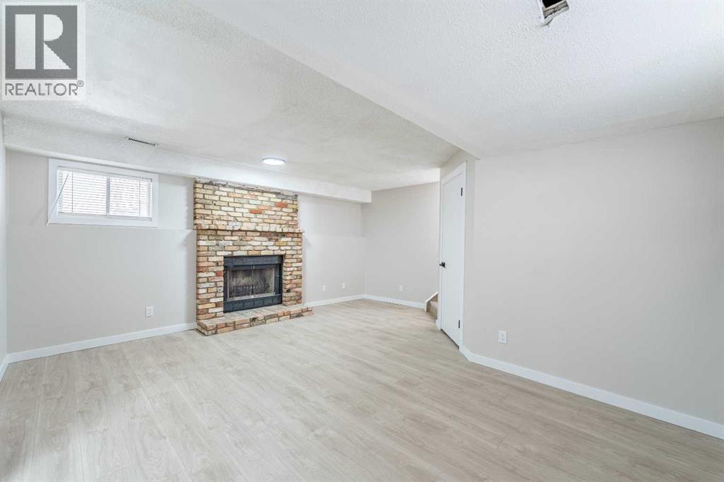 18 Falmere Way NE - 22