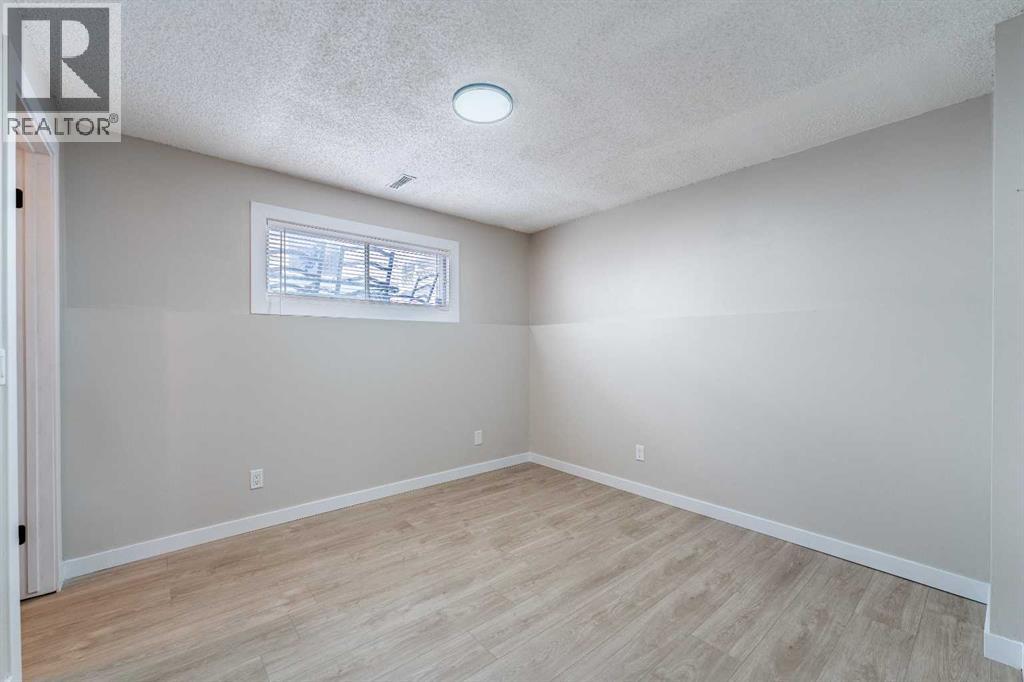 18 Falmere Way NE - 24
