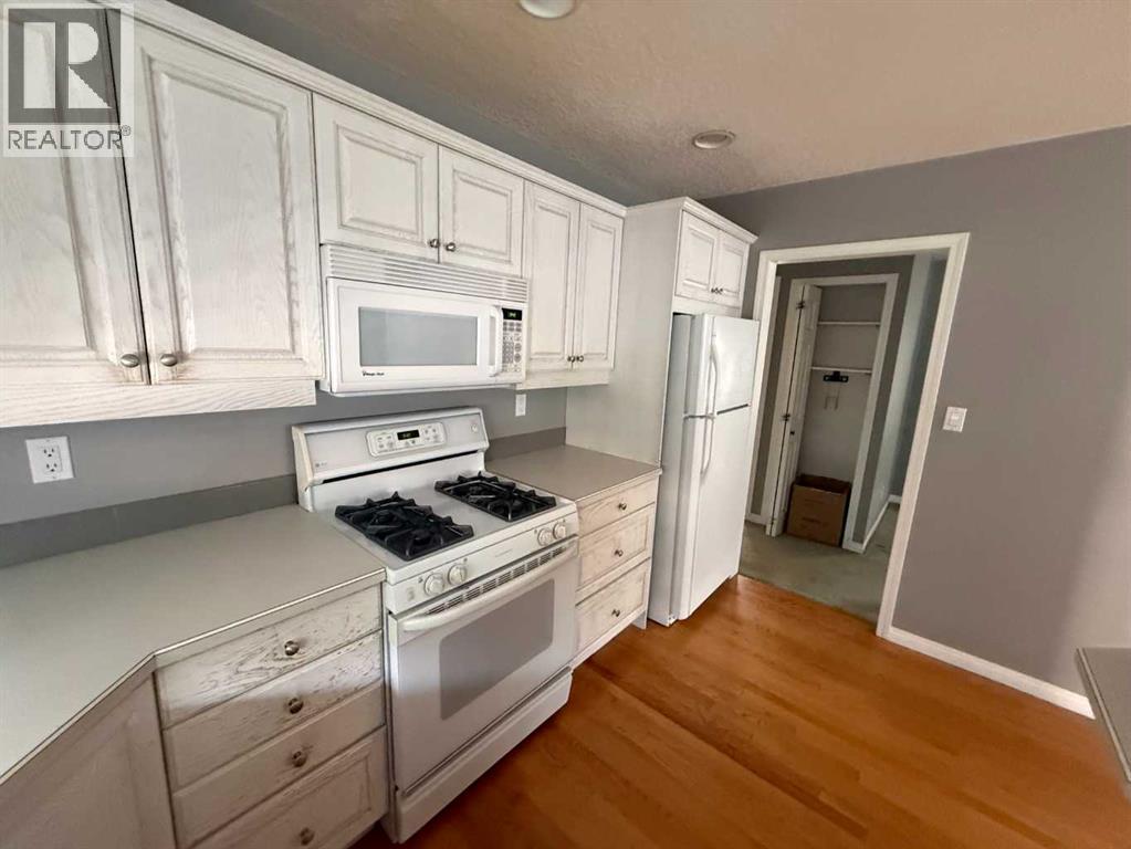 443 3 Street E - Image 7