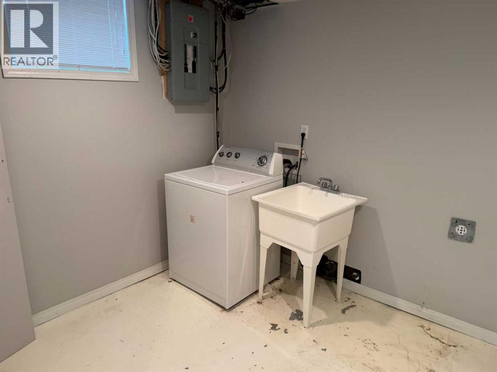 443 3 Street E - Image 18