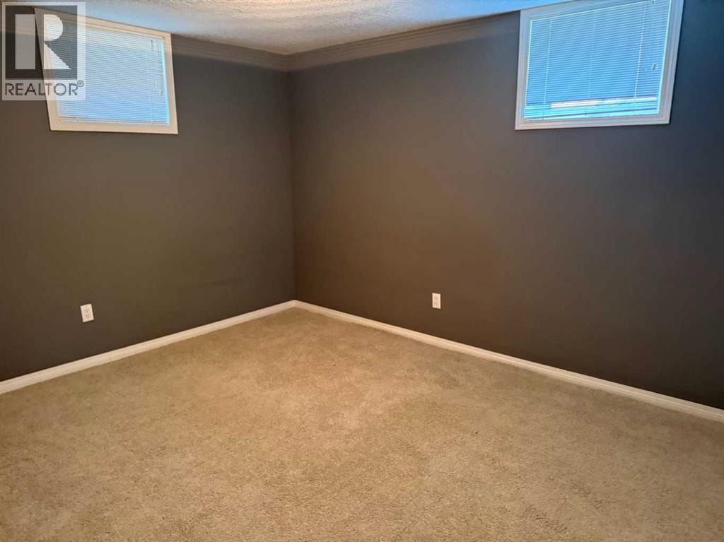 443 3 Street E - Image 25