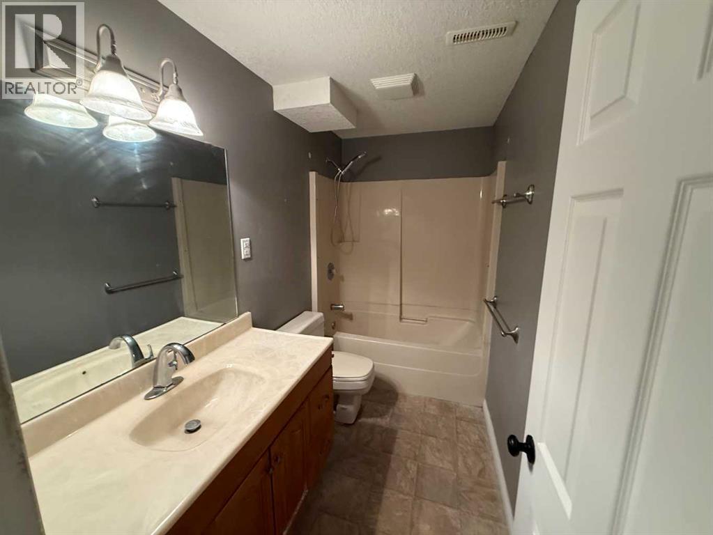 443 3 Street E - Image 26