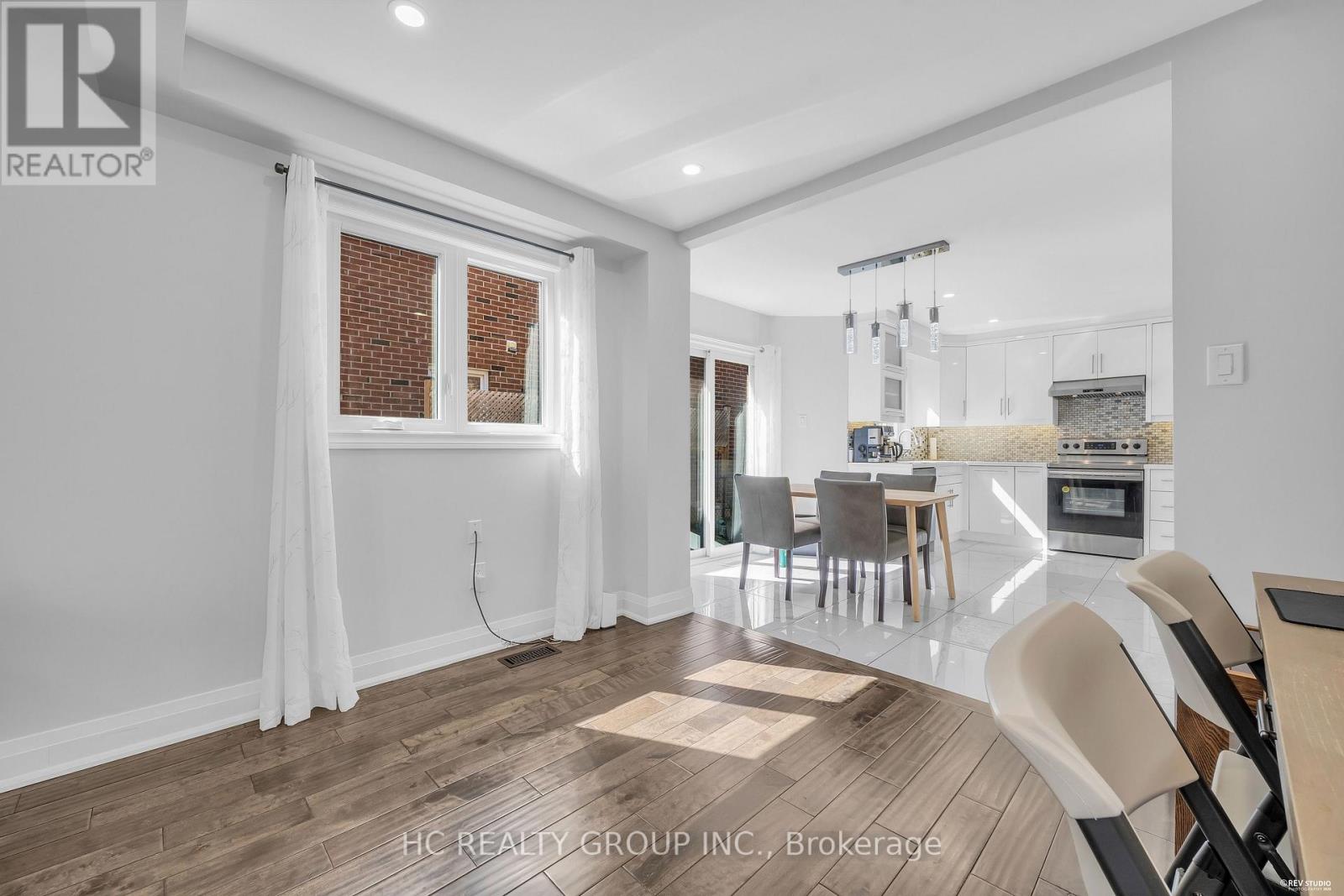 17 PUGSLEY AVENUE - 10