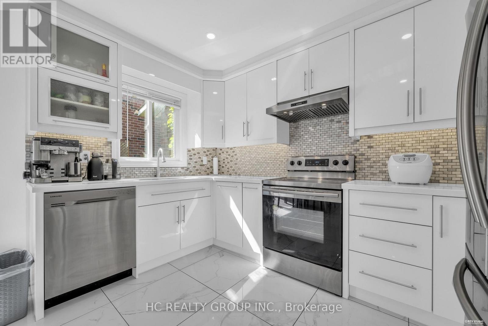 17 PUGSLEY AVENUE - 15
