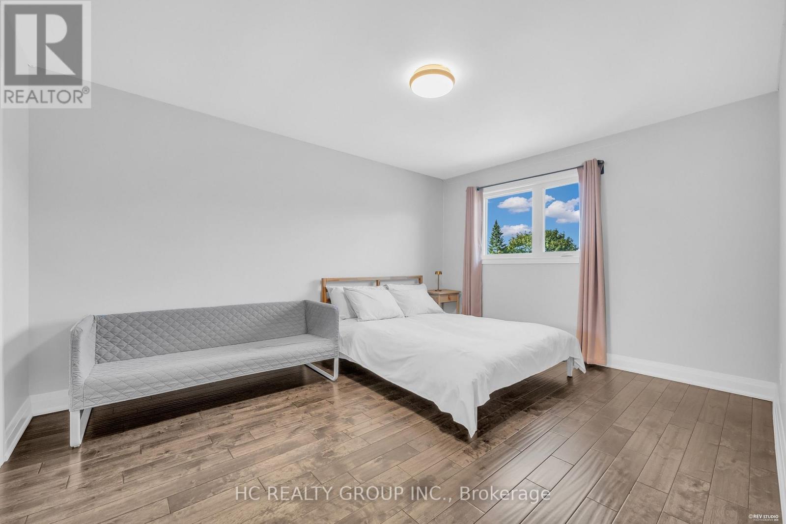 17 PUGSLEY AVENUE - 23