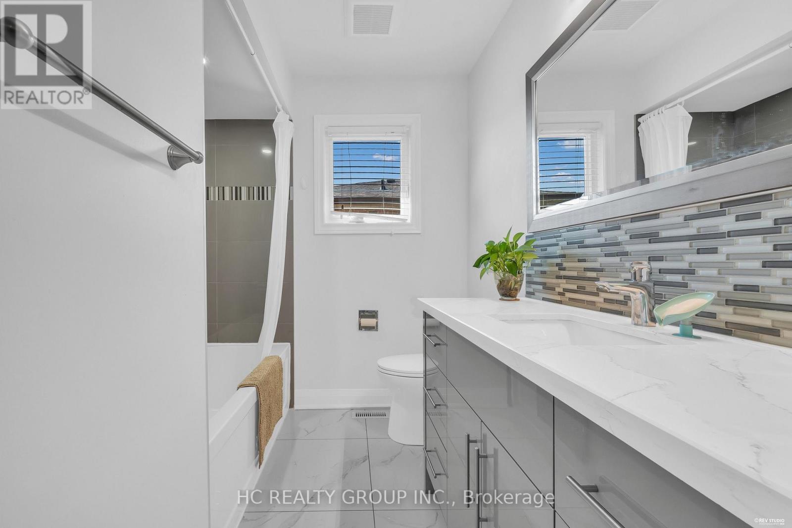 17 PUGSLEY AVENUE - 27