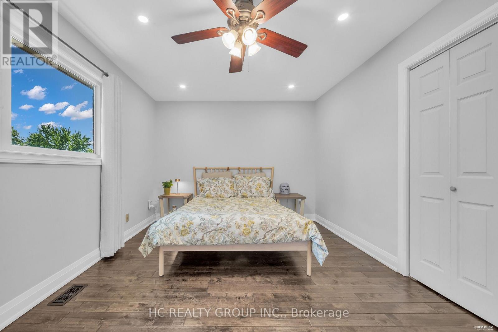 17 PUGSLEY AVENUE - 32