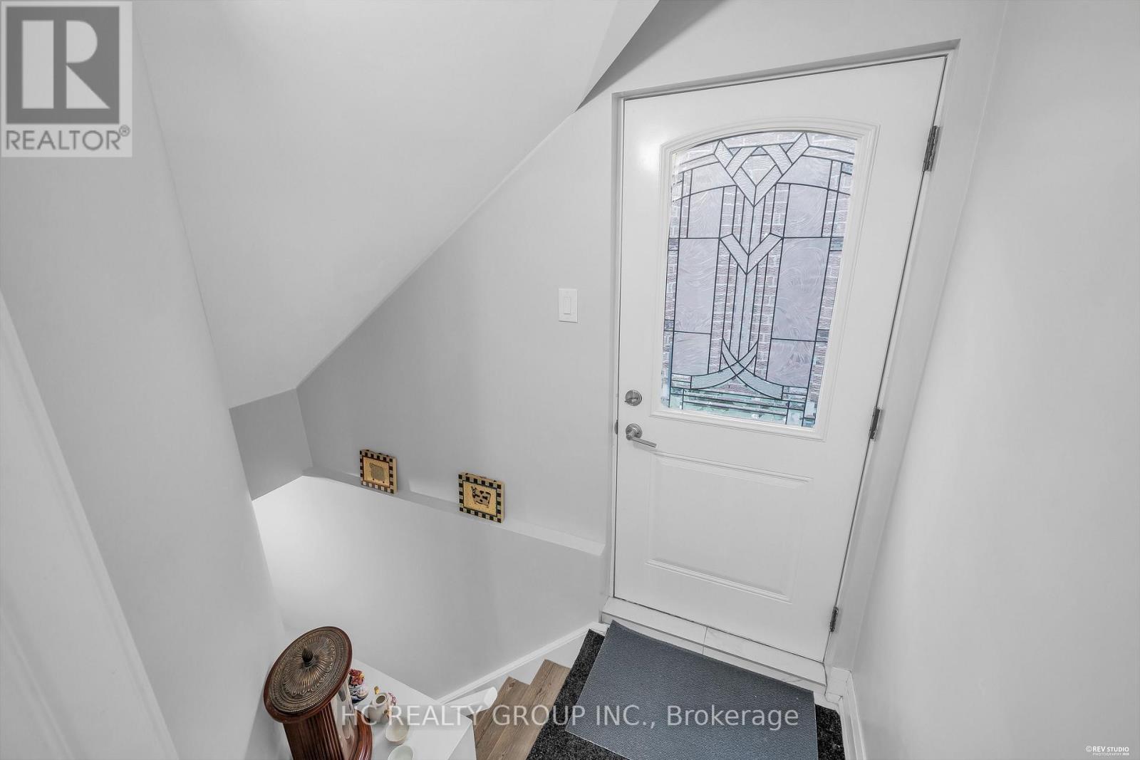 17 PUGSLEY AVENUE - 33