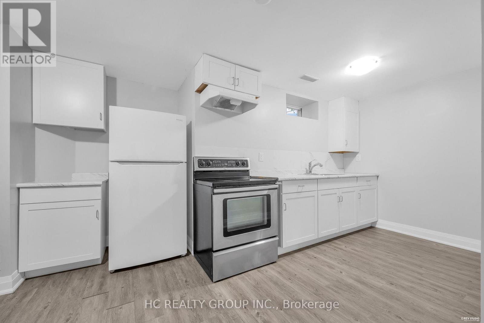 17 PUGSLEY AVENUE - 37
