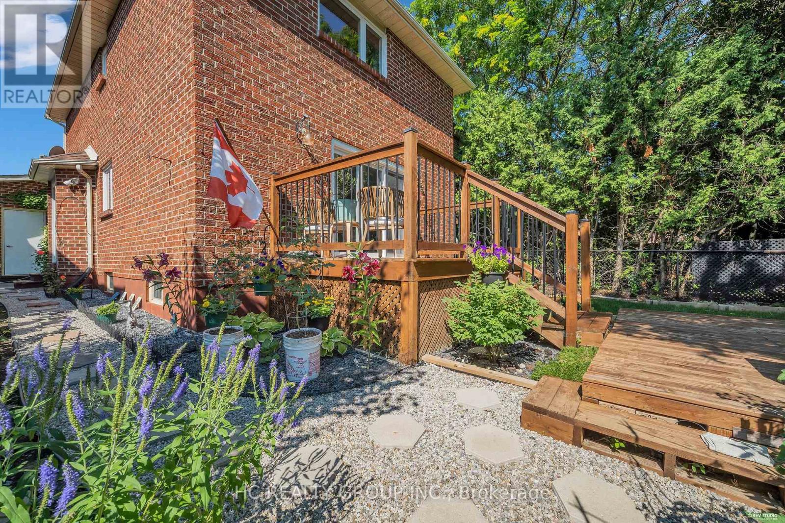17 PUGSLEY AVENUE - 42
