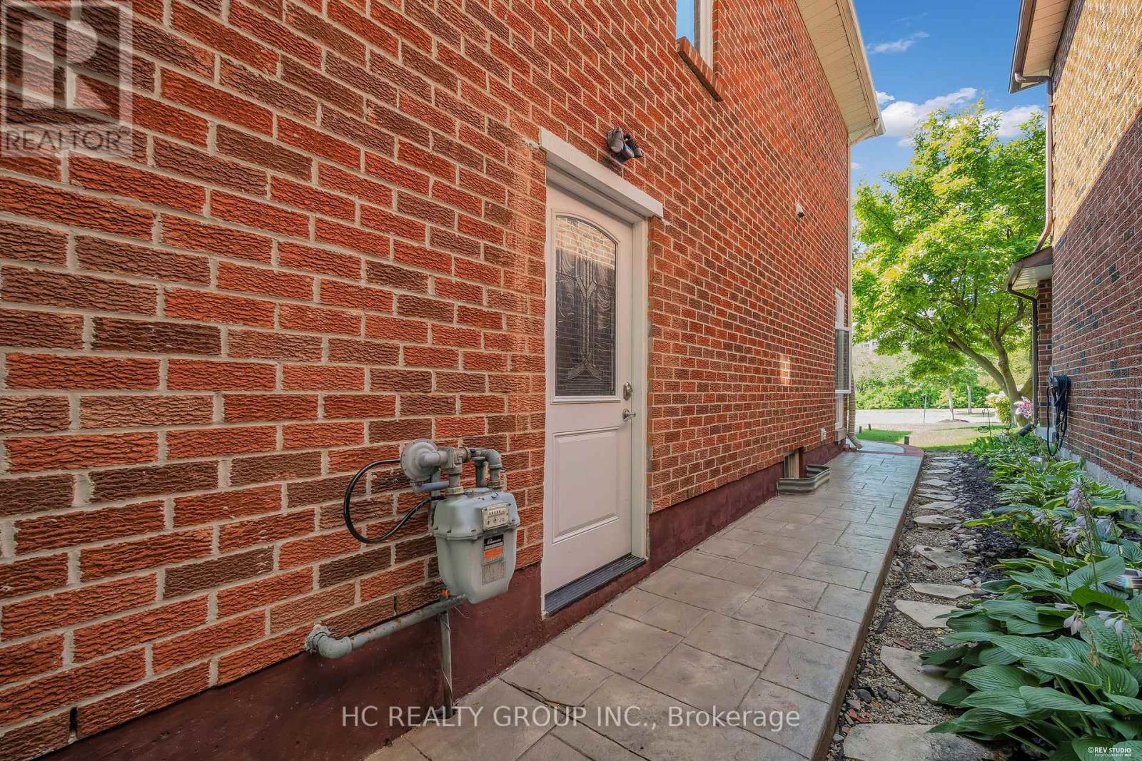 17 PUGSLEY AVENUE - 45