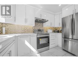 17 Pugsley Avenue, Richmond Hill, ON L4C8B6 Photo 16