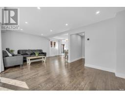 17 Pugsley Avenue, Richmond Hill, ON L4C8B6 Photo 9