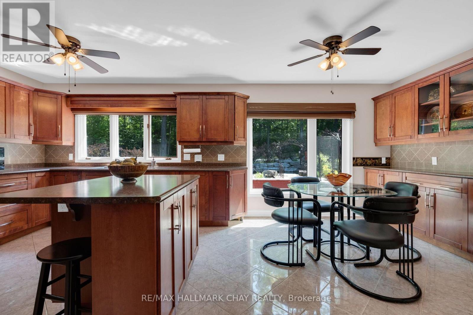 24 WOODLAND CRESCENT - 12