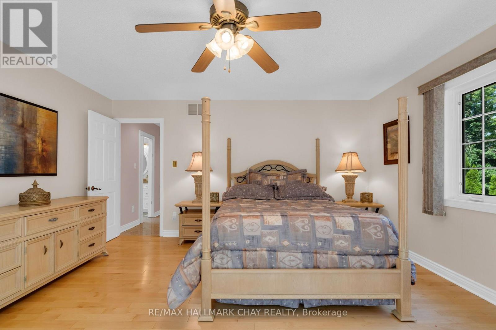 24 WOODLAND CRESCENT - 22