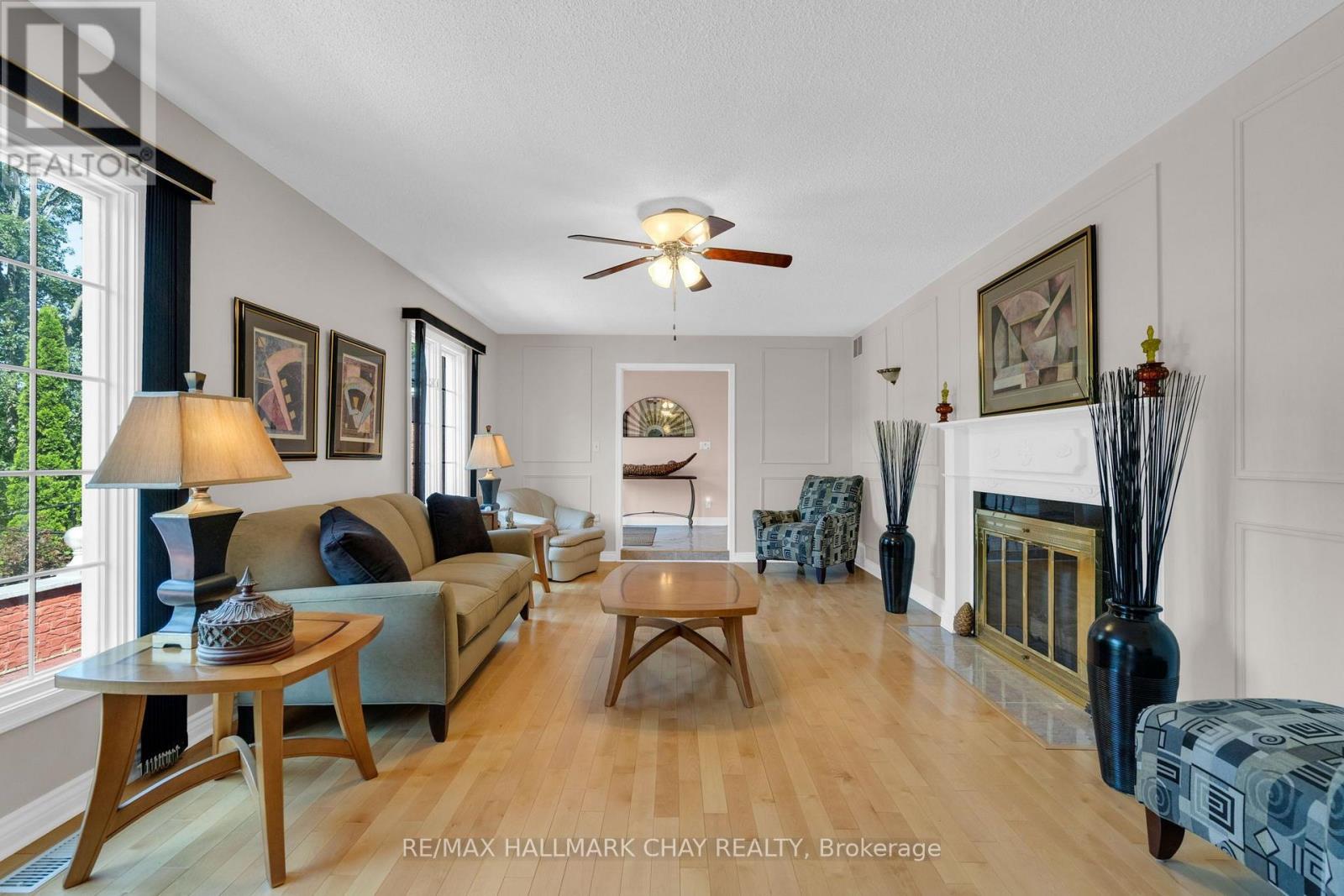 24 WOODLAND CRESCENT - 8