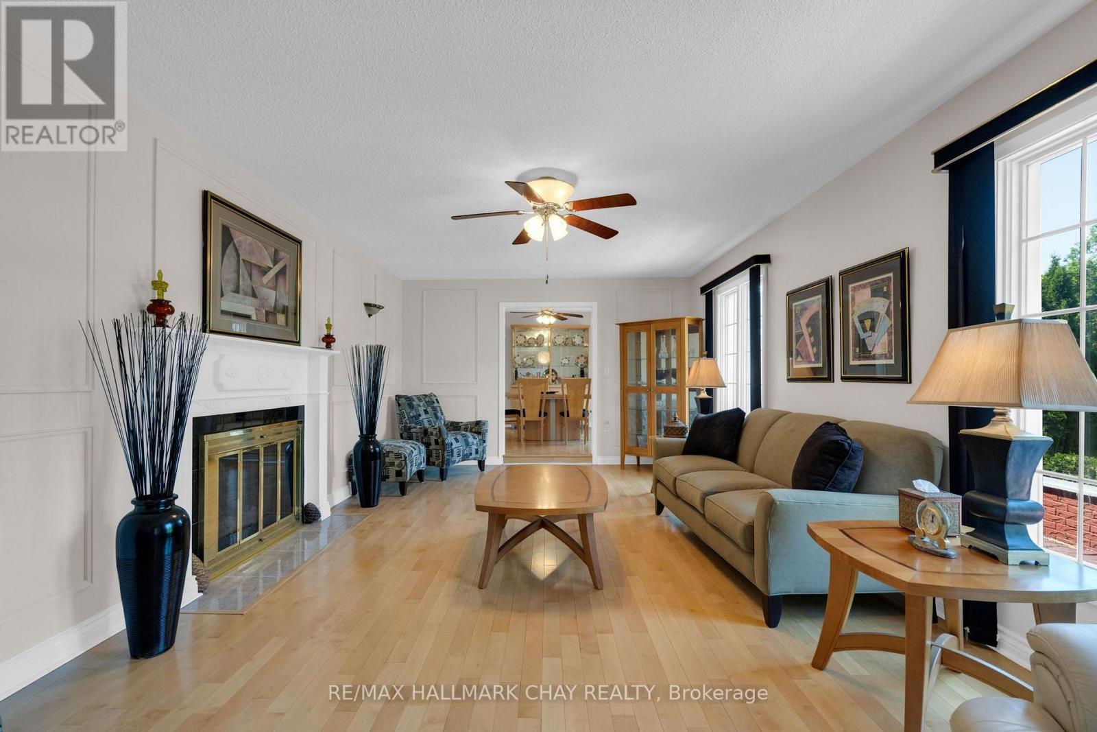 24 WOODLAND CRESCENT - 9