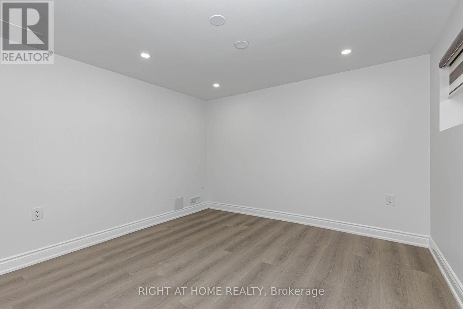 5154 NEW STREET - Image 30