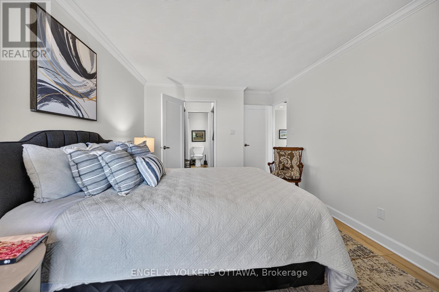 #110 55 WATER STREET E - 31