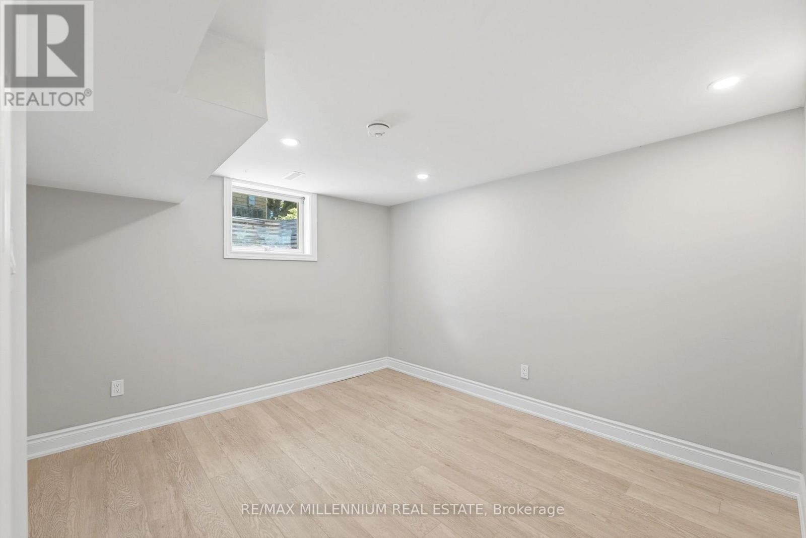 22 MONTGOMERY ROAD - 32