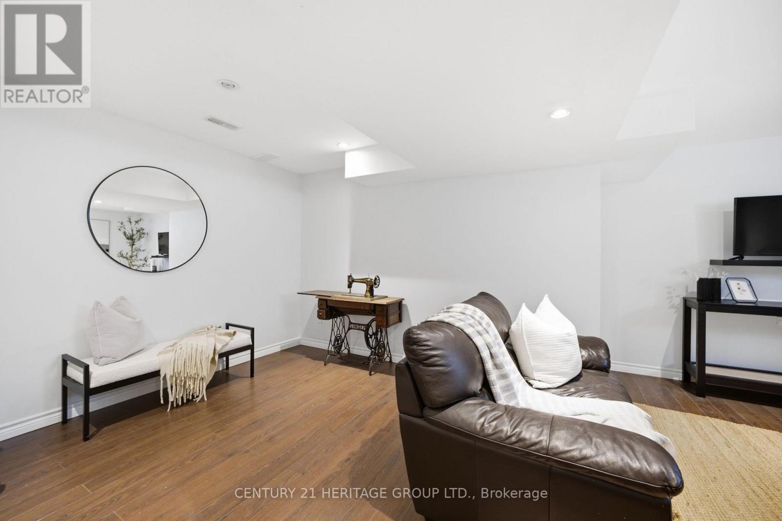 120 YATES AVENUE - 32