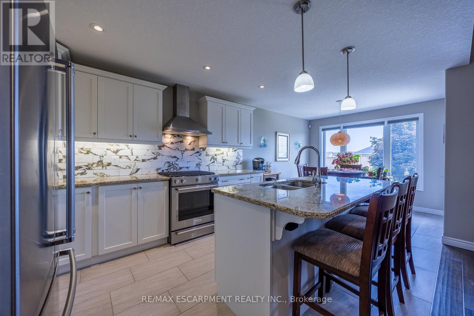 7 STONEBRIDGE PLACE - 7