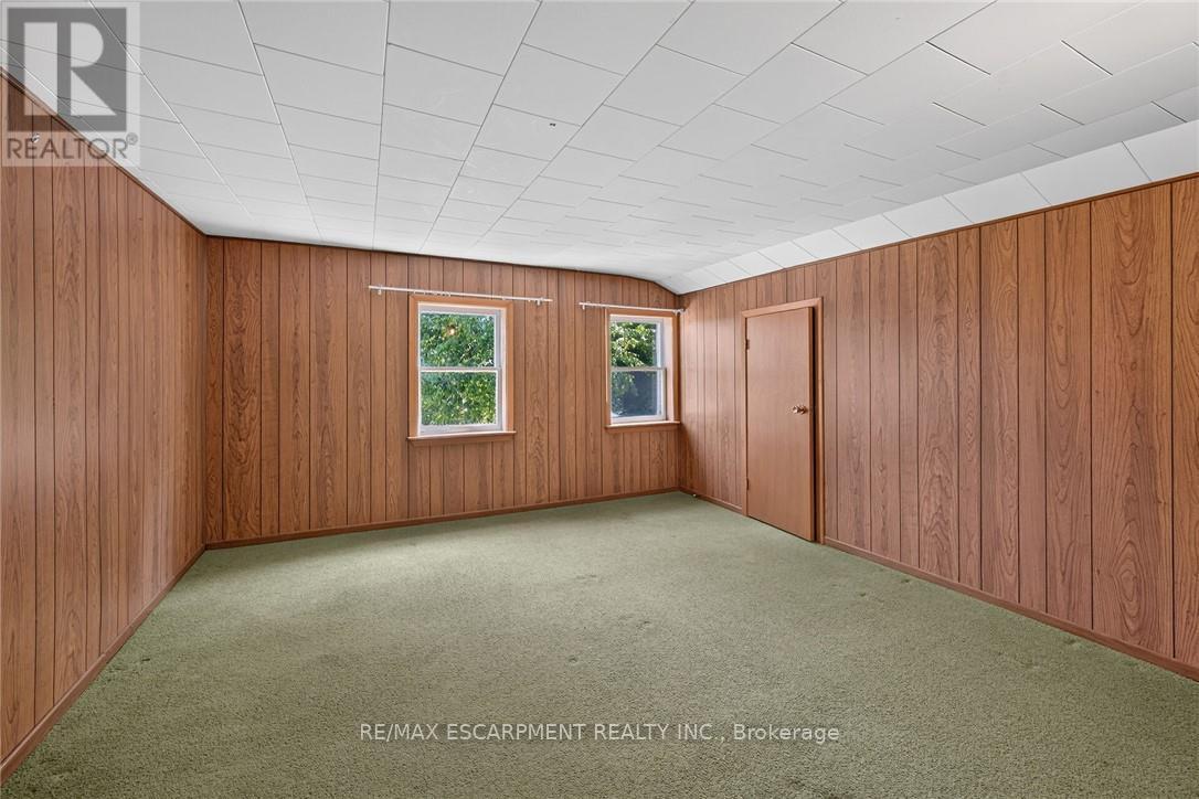 833 LYNN VALLEY ROAD - 18