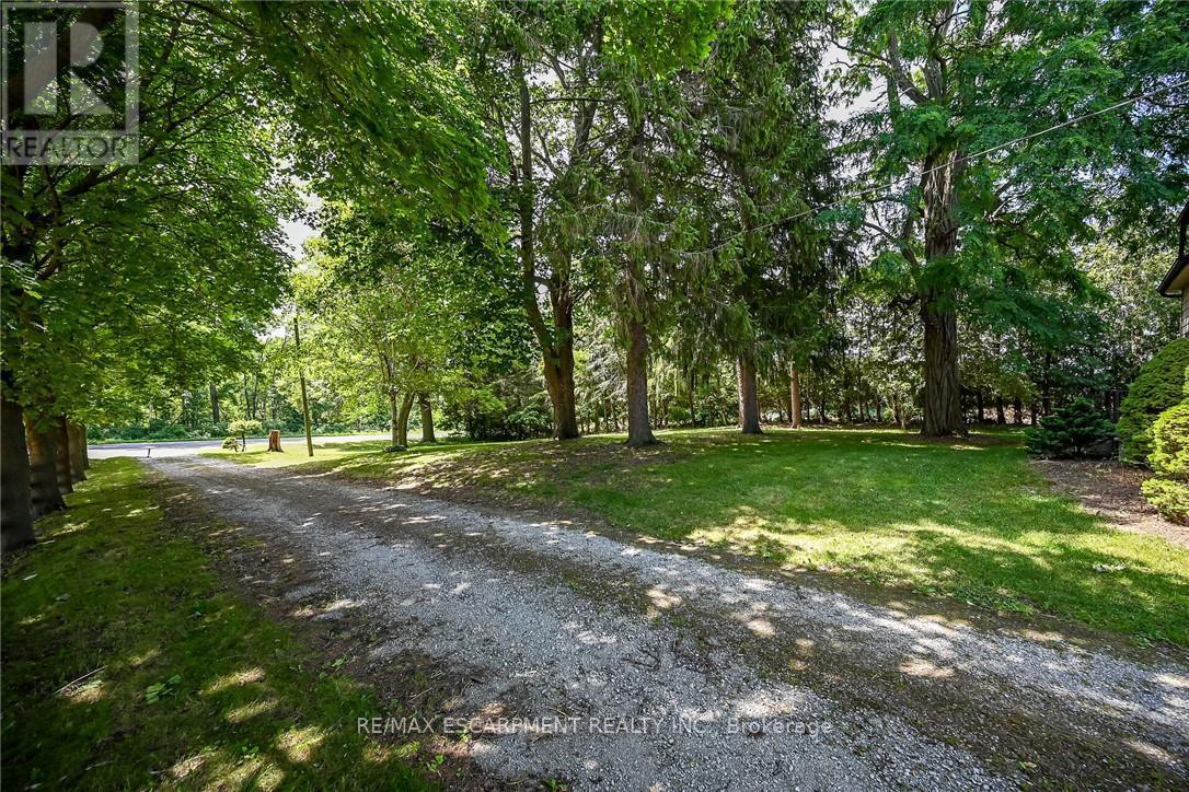 833 LYNN VALLEY ROAD - 37