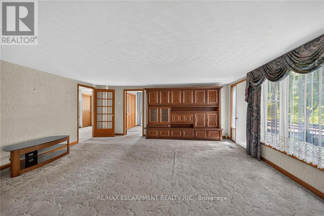 833 LYNN VALLEY ROAD - 9