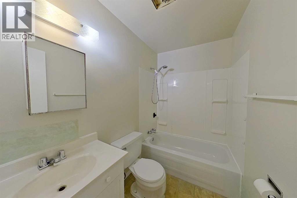#22 608 Main Street NW - 12