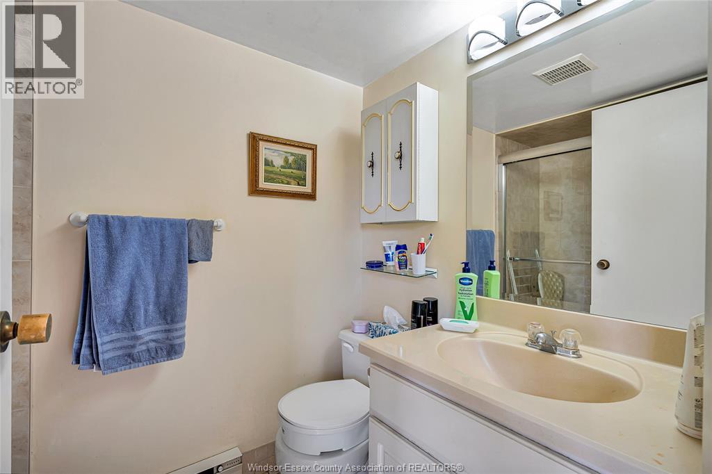 #207 3663 Riverside DRIVE East - 21